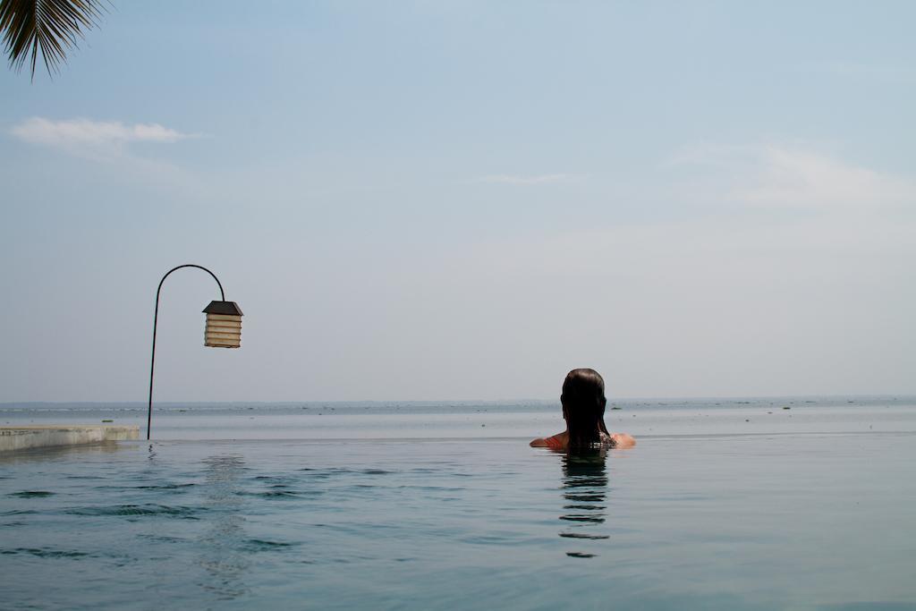 Purity At Lake Vembanad Mararikulam Exterior photo