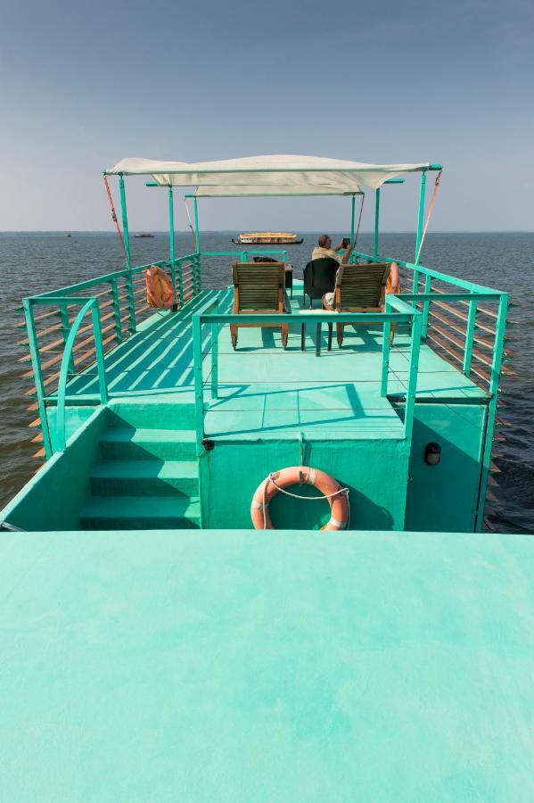 Purity At Lake Vembanad Mararikulam Exterior photo